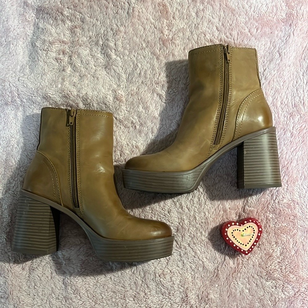 lucky brand brown leather boots 🍀